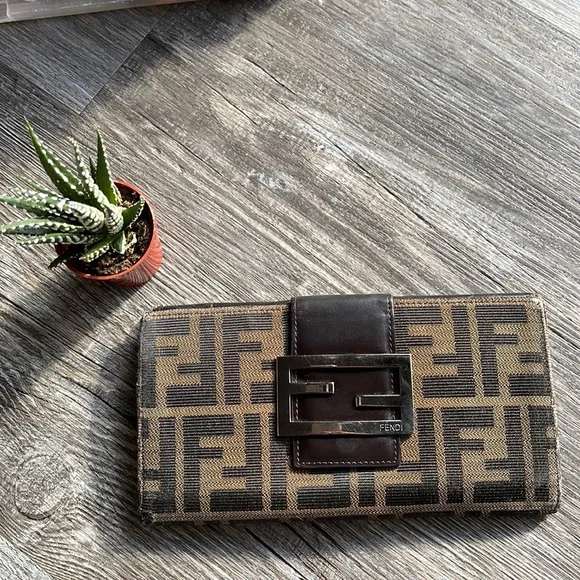 **Sold** Vintage FENDI long wallet - Picture 1 of 7